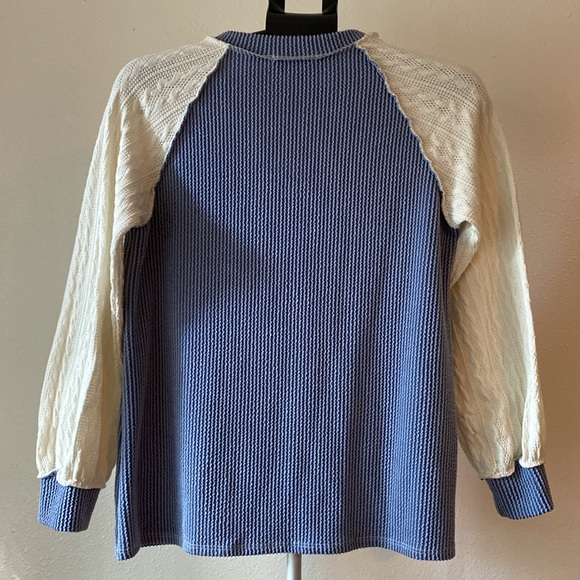 Lovely 🖤 Melody Blue and White Knit Sweater Women’s Size S/M - Picture 6 of 9